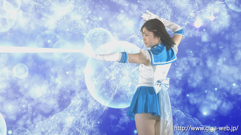 水咲 あゆみは、美少女戦士セーラーシャロンに変身し仲間たちとともに、魔王ザグルスと戦い続けてきた。仲間の中では戦闘能力は一番低いが、高いIQと敵の弱点を分析するバイザーと携帯用コンピューターミニコンを使い一人でも魔物を倒す力をつけていた。セーラー戦士たちの能力が上がってきたことに危機感を感じた魔王ザグルスはセーラー戦士を一人ずつ倒していくことを計画する。そして最初のターゲットにセーラーシャロンを選ぶのだった。様々な鉱石を使って攻撃する魔物クリスタは、セーラーシャロンに襲い掛かり、バイザーとミニコンを壊して戦闘力を奪い、さらにセーラー戦士の力を奪う黒水晶の十字架にセーラーシャロンを磔にし、激しい拷問にかける。セーラーシャロンの運命は！？［BAD END］

